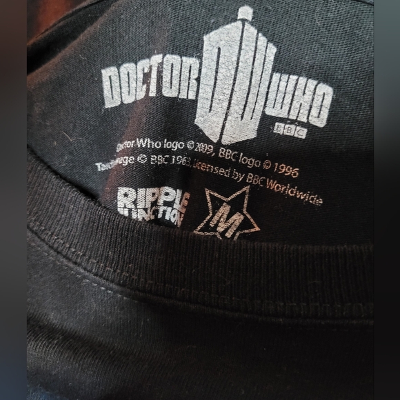 ✨️3/$25✨️ Ripple Junction Black T-Shirt with Blue Doctor Who Graphic - Picture 3 of 3